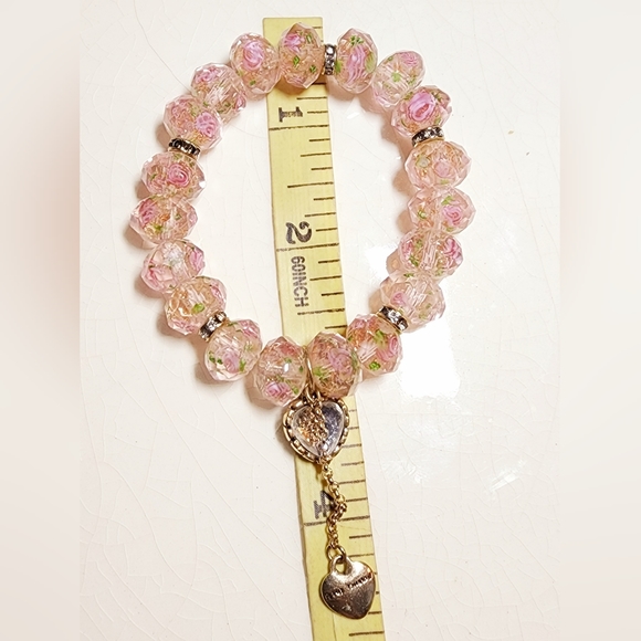 Betsey Johnson faceted beaded rose with heart chain charms signed stretch bracel - Picture 6 of 8